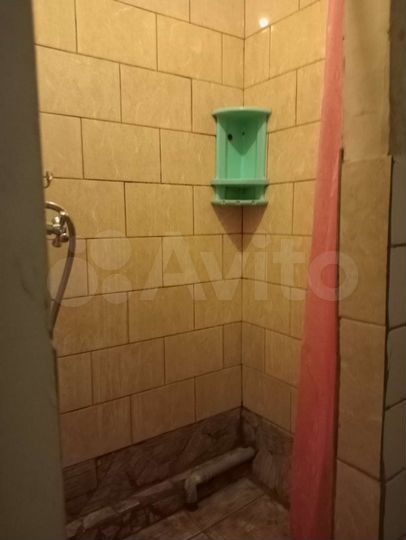 Комната 18 м² в 8-к., 9/9 эт.