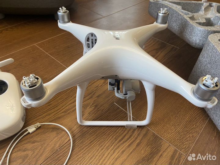 Квадрокоптер DJI phantom 4