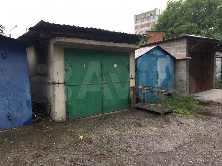 Гараж, > 30 м²