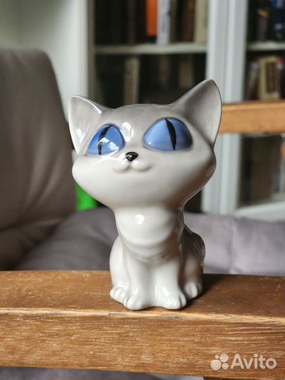 Кот статуэтка фарфор, глина