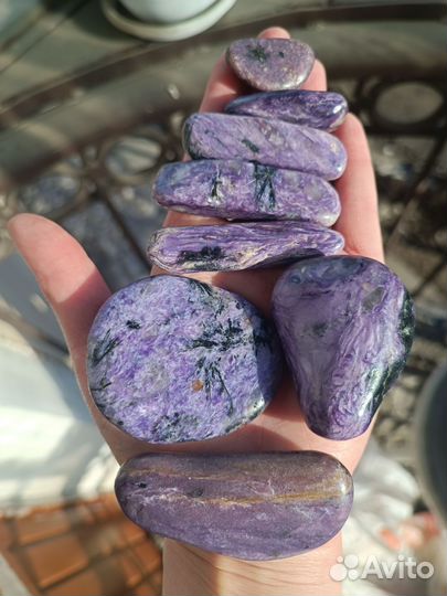 Чароит, Нефрит, Офиокальцит