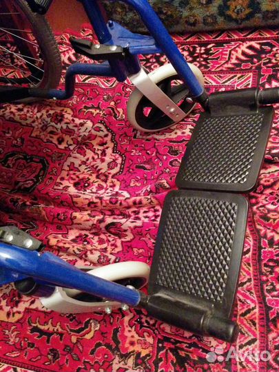 Две инвалидные коляски (комнатная и уличная)