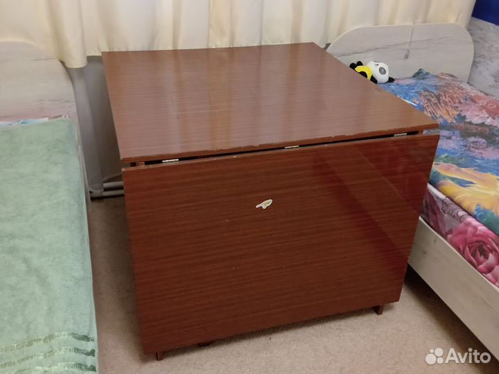 Кухонный стол