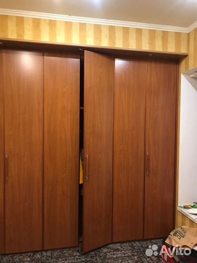 Шкаф распашной