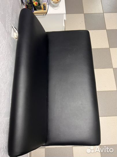 Кожаный диван