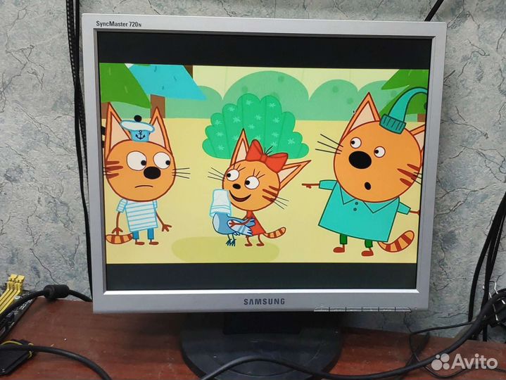 Монитор 17 дюймов Samsung 710N / VGA