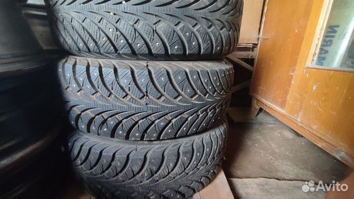 Sava Eskimo Stud 205/60 R16