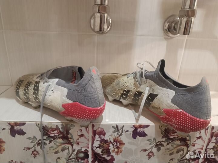 Футбольные бутсы adidas predator