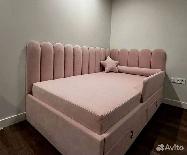 Детская кровать с мягкой спинкой