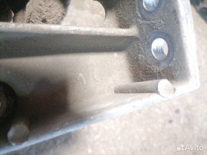 Кронштейн двигателя Daewoo Nexia седан 1.6