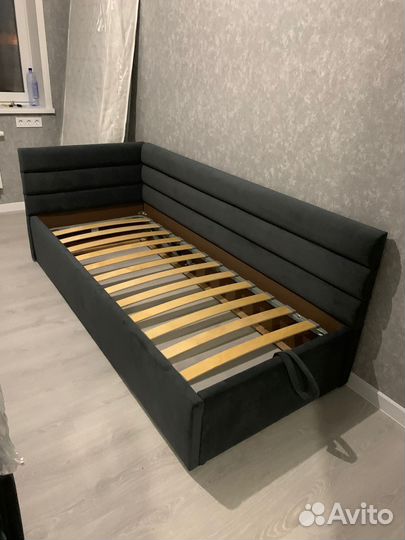 Мягкая кровать с ящиком для хвранения