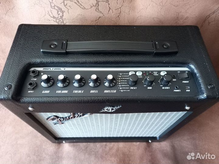 Комбоусилитель процессорный Fender Mustang I (v.2)