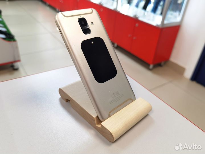 Samsung Galaxy A6, 3/32 ГБ