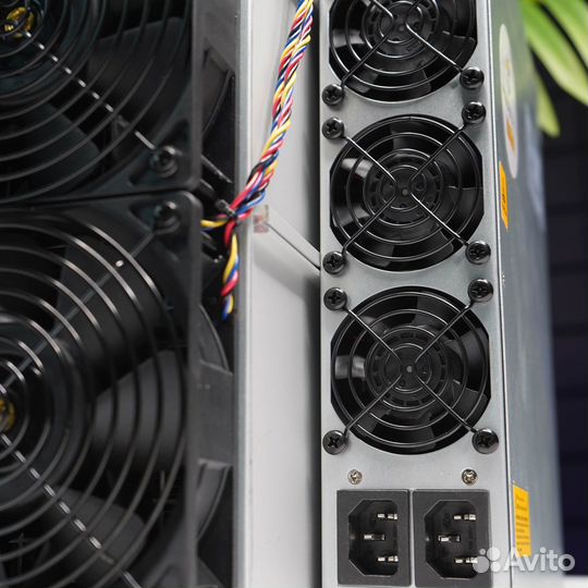 Майнер Antminer S19 90t