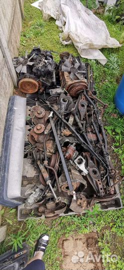 Запчасти на Мерседес 190d