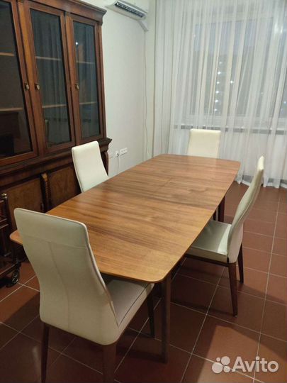 Стол обеденный