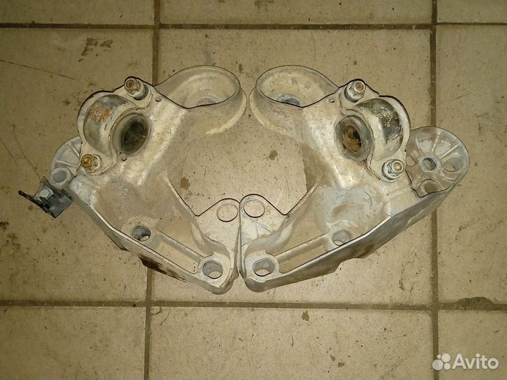 Кронштейн опоры двигателя Skoda Superb 1, Audi A4