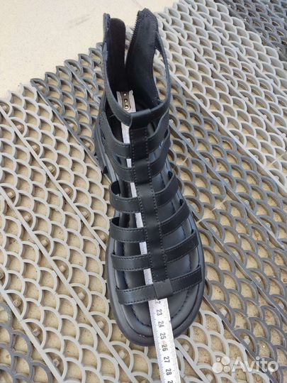 Босоножки новые Renzoni