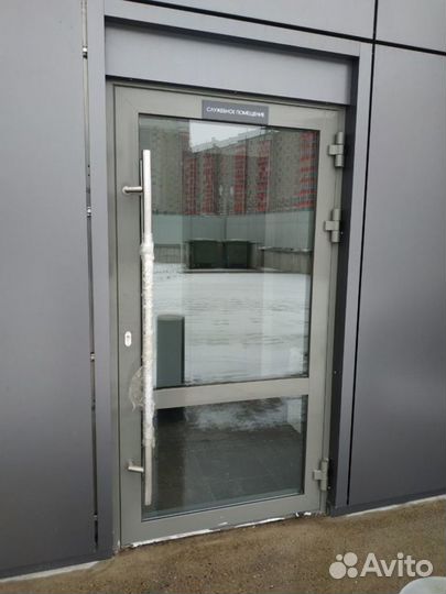 Дверь алюминиевая