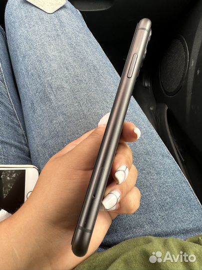 Телефон iPhone 11