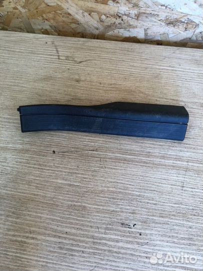Накладка на порог салона задняя левая
