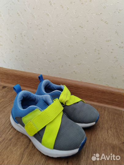 Кроссовки детские