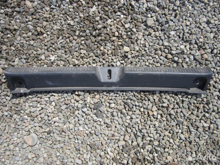 Накладка замка багажника Toyota Allex ZZE124