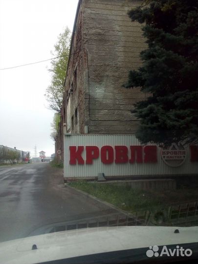 Бригада строителей строим балконы из сайдинга