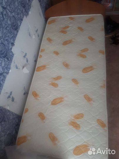Кровать
