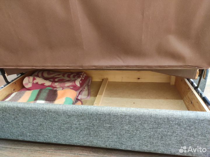 Диван-кровать с механизмом аккордеон