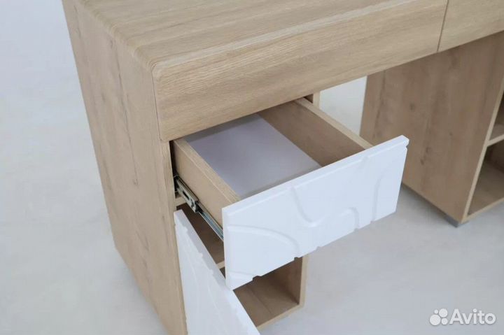 Письменный стол