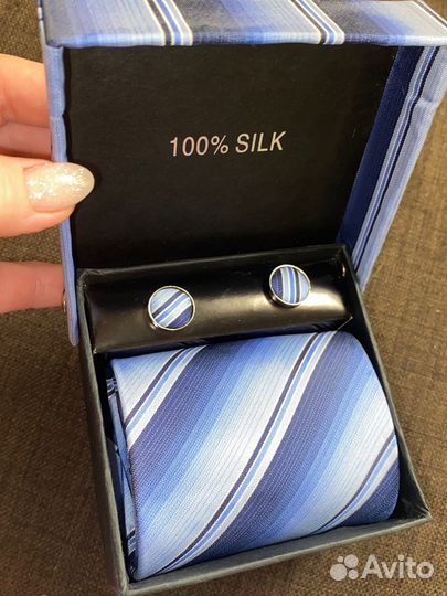 Галстук и запонки