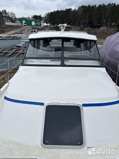 Моторная лодка Carver 28