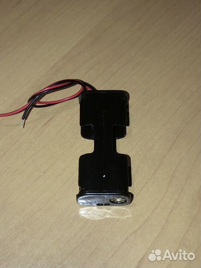 Держатель для батарей, батарейный отсек, контейнер