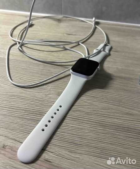 Смарт-часы Apple Watch SE2