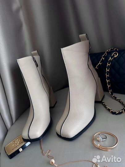 Ботинка женская