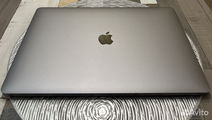 MacBook Pro 15 2017 i7 2.9ггц/16/512/Radeon 560