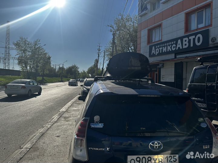 Багажник (поперечины) и автобокс Toyota Prius Alfa