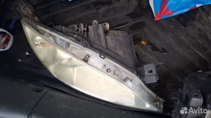 Фара на Ford Mondeo 3