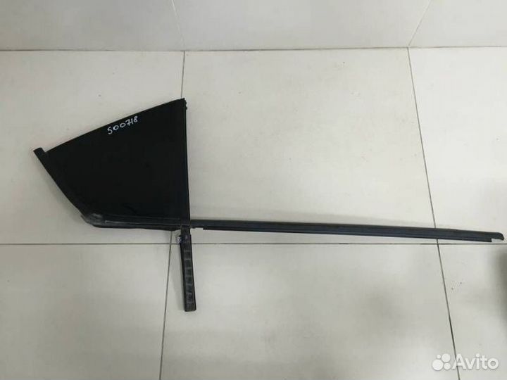 Стекло двери задней правой форточка Skoda Octavia