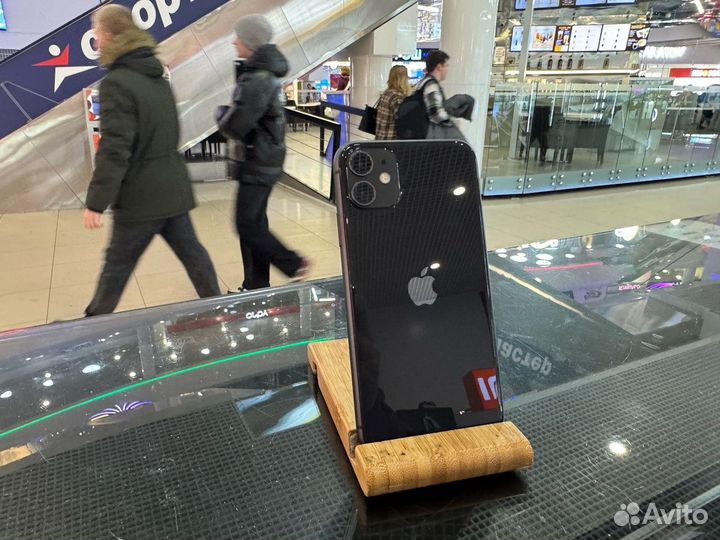 iPhone 11, 64 ГБ