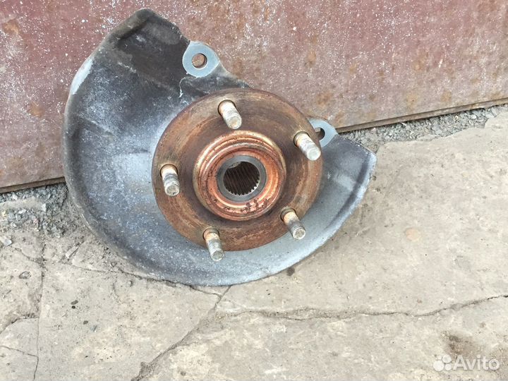 Кулак передний левый Mitsubishi Outlandr 3