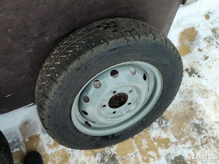 Колесо зимнее шипованное на соболь новое