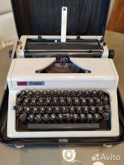 Печатная пишущая машинка Erika