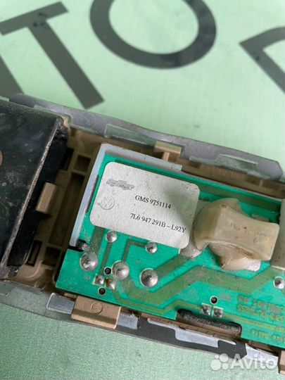 Плафон освещения салона Volkswagen Touareg 7L