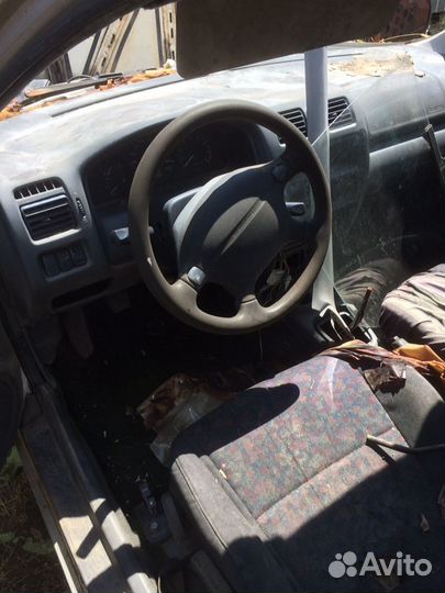 Продаю мазда 323 по запчастям