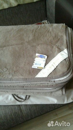 Комплект: Одеяло, наматрасник Италия