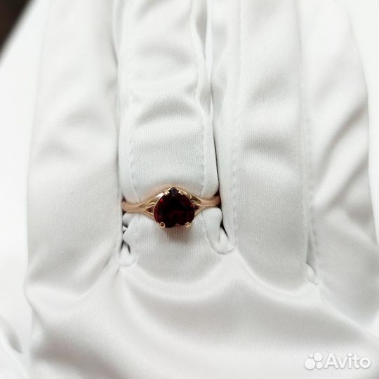 Кольцо с синтетическим камнем Золото