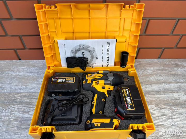 Гайковерт Dewalt (100%-700H/M )