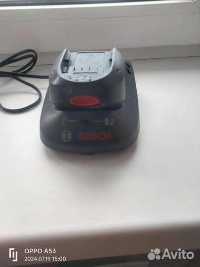 Зарядное с батареей bosch